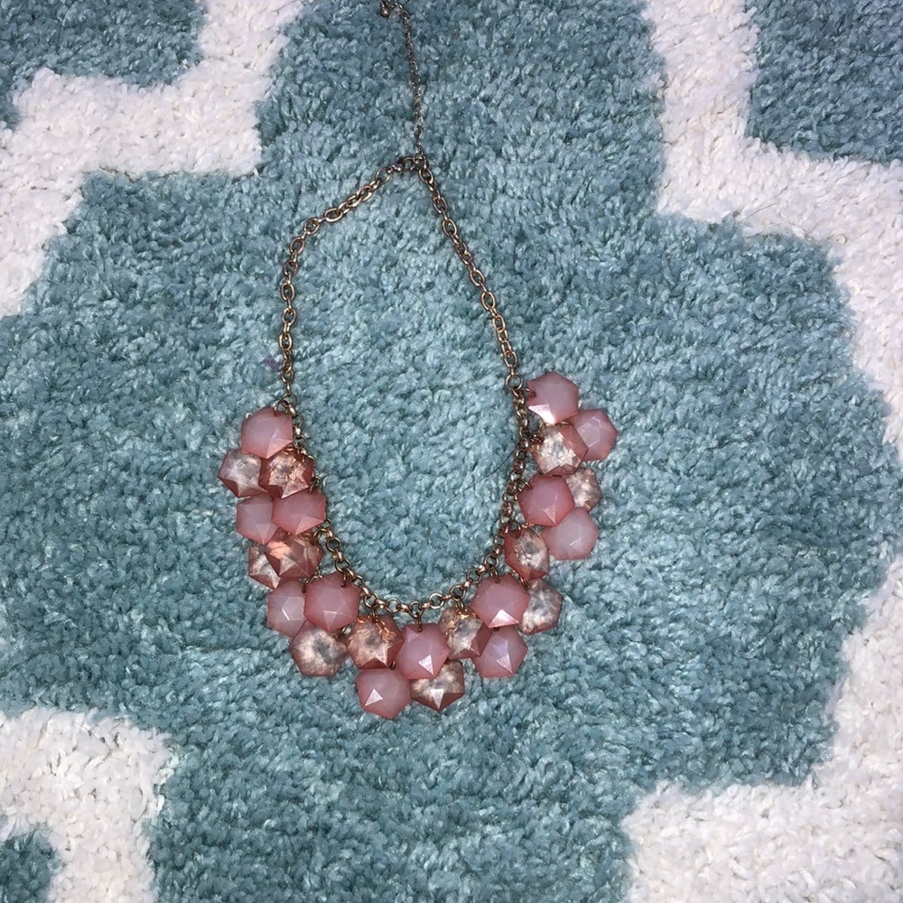 Beautiful statement necklace!